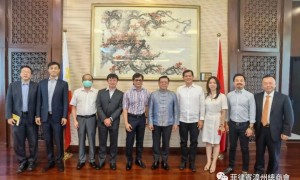 2022年5月17日 陪同新当选内政部长和巴丹省长拜访黄溪连大使
